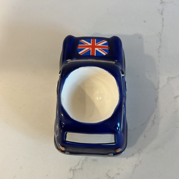 Cute British flag car to hold egg - Picture 5 of 7